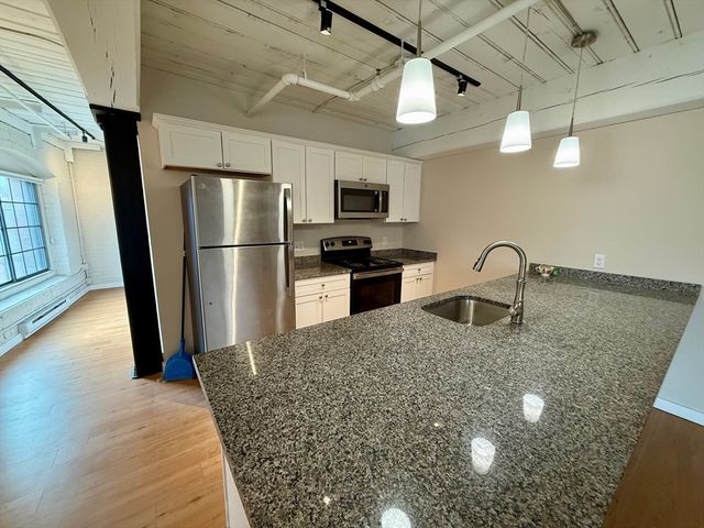 55 Sterling St 208, Clinton, MA 01510