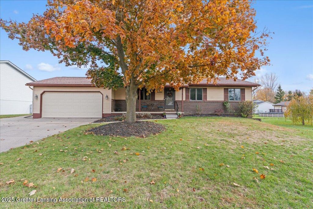 2520 Renfrew Way, Lansing, MI 48911