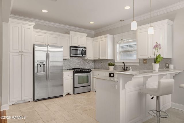 307 Oak Hill Lane, Youngsville, LA 70592