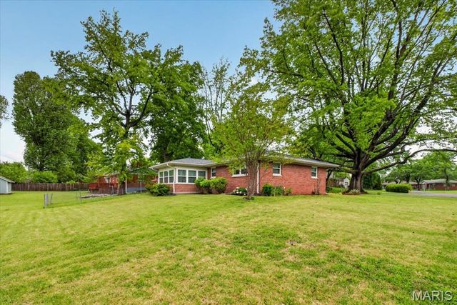 100 Blue Ridge Drive, Belleville, IL 62223