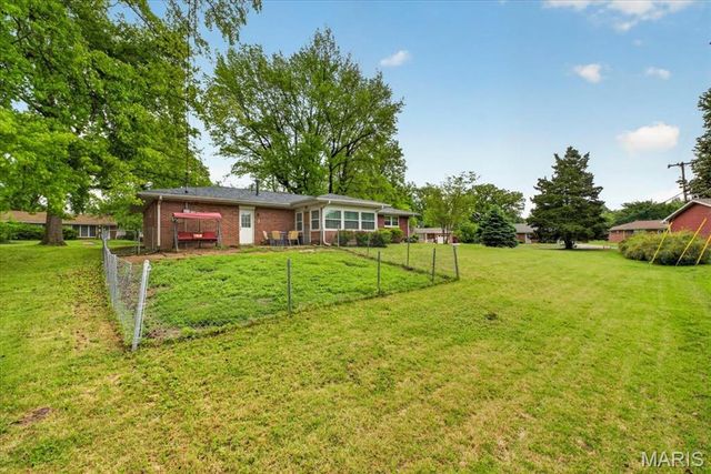 100 Blue Ridge Drive, Belleville, IL 62223