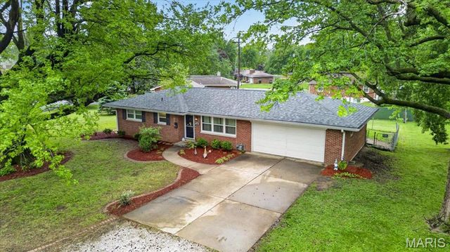 100 Blue Ridge Drive, Belleville, IL 62223
