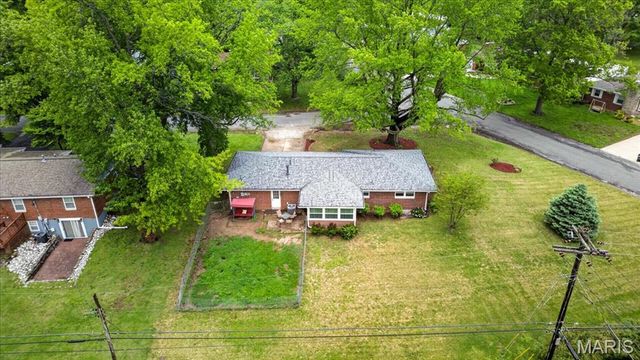100 Blue Ridge Drive, Belleville, IL 62223