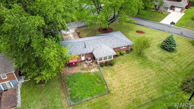 100 Blue Ridge Drive, Belleville, IL 62223