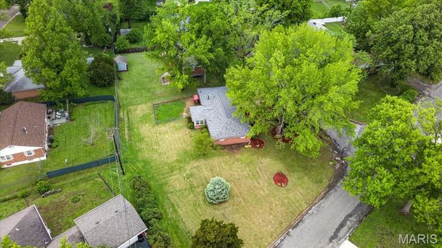 100 Blue Ridge Drive, Belleville, IL 62223