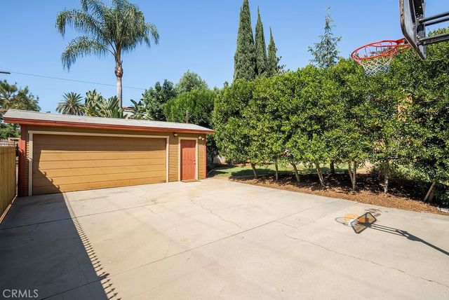 418 E Jefferson, Pomona, CA 91767