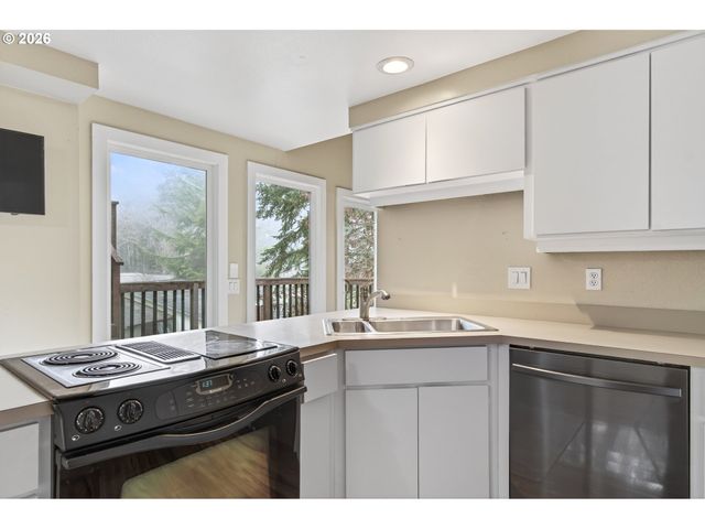 2090 GRAHAM Dr, Eugene, OR 97405