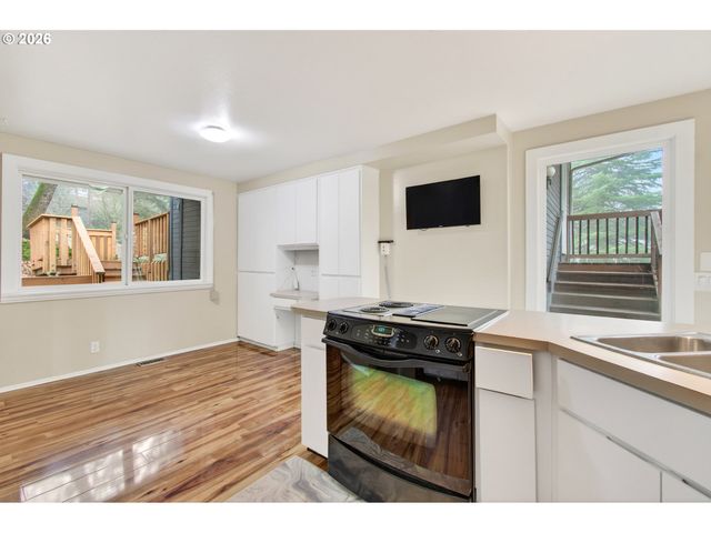 2090 GRAHAM Dr, Eugene, OR 97405