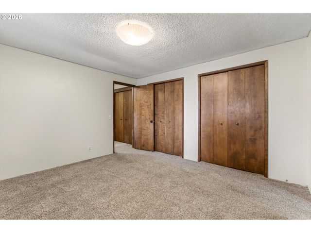 2090 GRAHAM Dr, Eugene, OR 97405