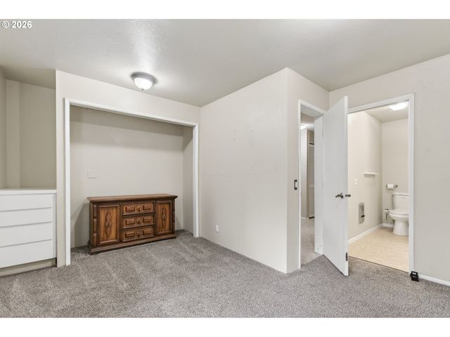 2090 GRAHAM Dr, Eugene, OR 97405