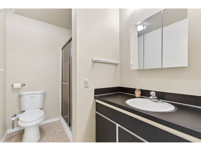 2090 GRAHAM Dr, Eugene, OR 97405