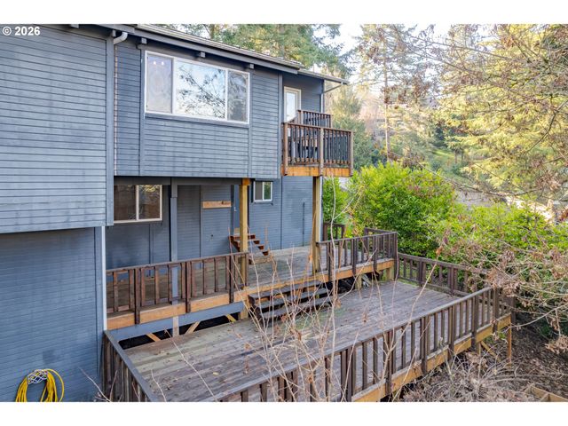 2090 GRAHAM Dr, Eugene, OR 97405