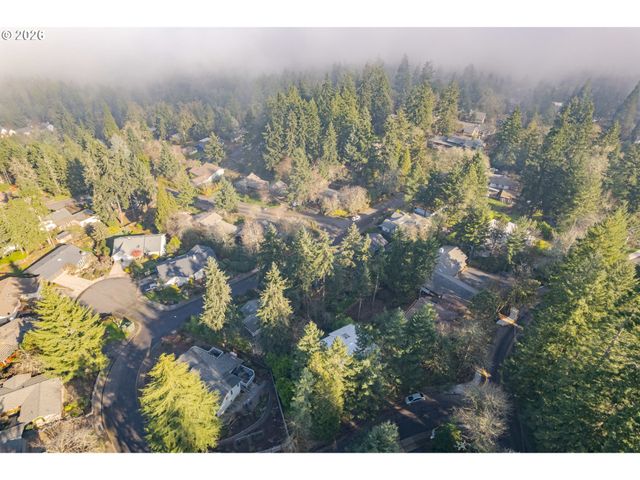 2090 GRAHAM Dr, Eugene, OR 97405