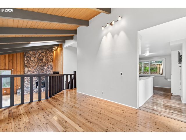 2090 GRAHAM Dr, Eugene, OR 97405