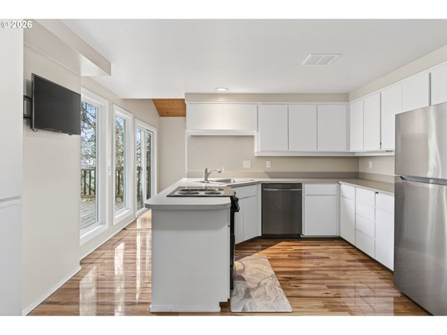 2090 GRAHAM Dr, Eugene, OR 97405