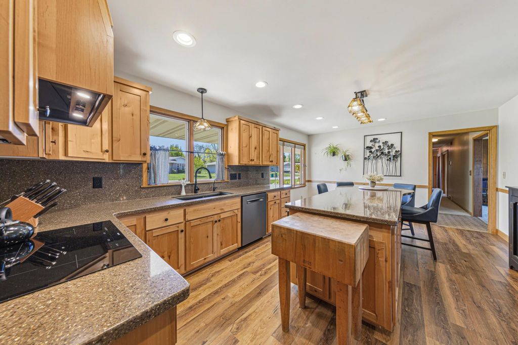 808 Hillcrest Drive, Montgomery, MN 56069 — photo 2