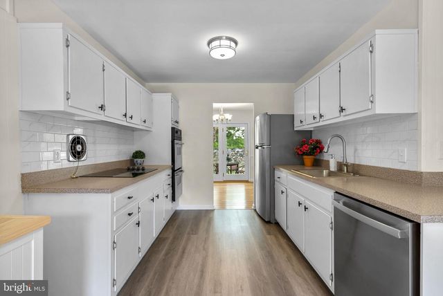 818 CABIN JOHN PKWY, Rockville, MD 20852