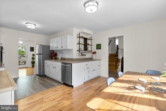 818 CABIN JOHN PKWY, Rockville, MD 20852