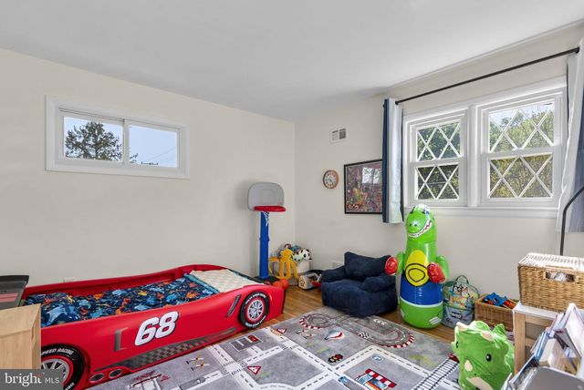 818 CABIN JOHN PKWY, Rockville, MD 20852