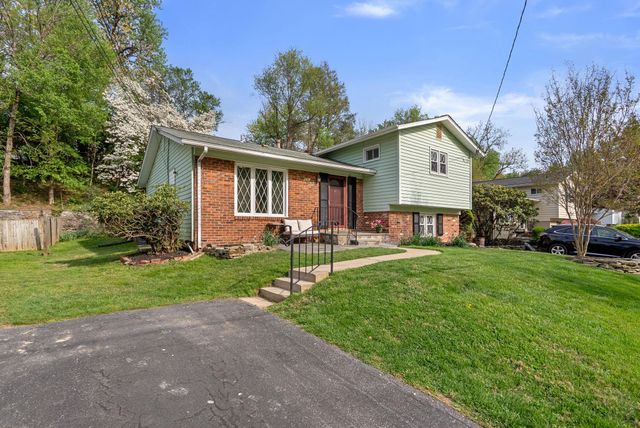 818 CABIN JOHN PKWY, Rockville, MD 20852