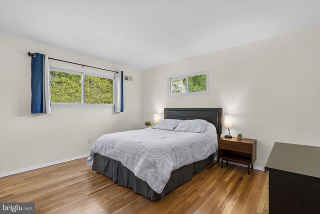 818 CABIN JOHN PKWY, Rockville, MD 20852