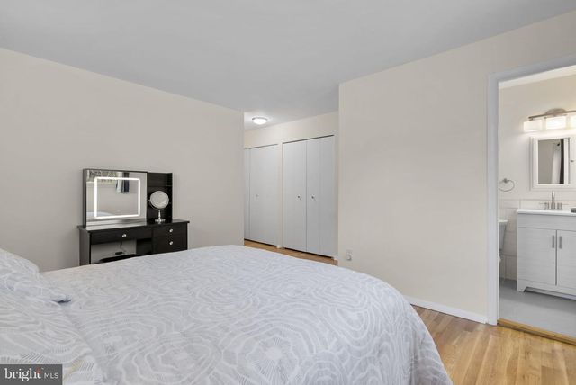 818 CABIN JOHN PKWY, Rockville, MD 20852