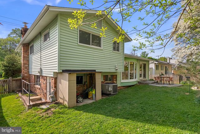 818 CABIN JOHN PKWY, Rockville, MD 20852