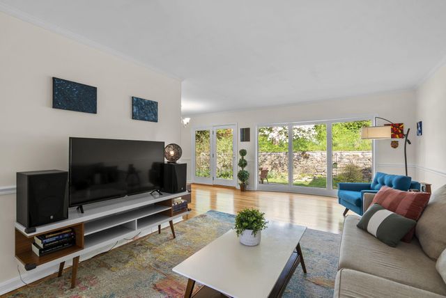 818 CABIN JOHN PKWY, Rockville, MD 20852