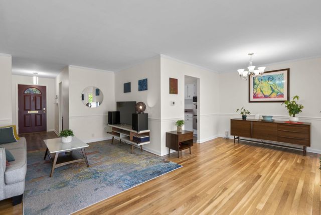 818 CABIN JOHN PKWY, Rockville, MD 20852