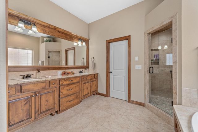 1520 N Ridgehurst St, Wichita, KS 67230