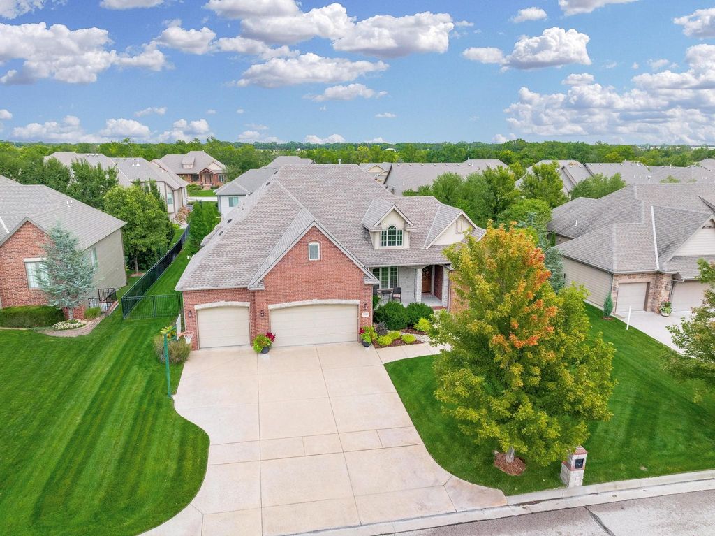 1520 N Ridgehurst St, Wichita, KS 67230