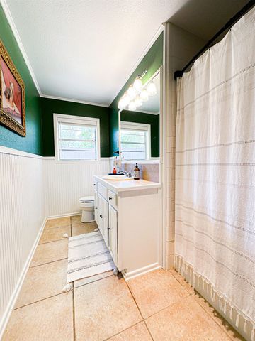 306 RIVER OAKS DR, Jefferson, TX 75657