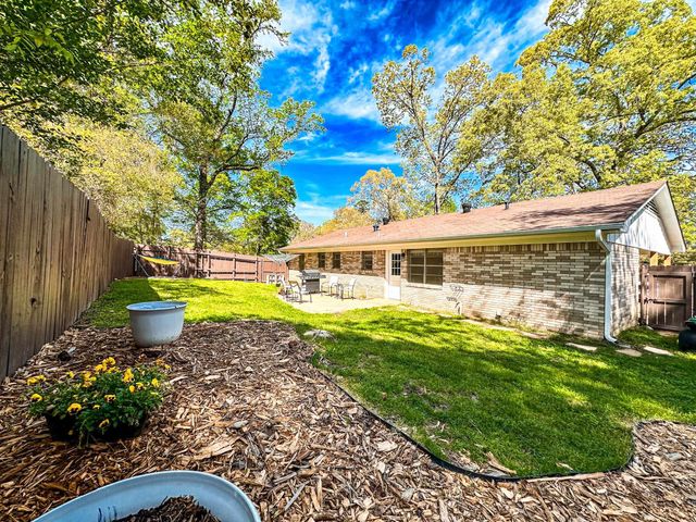 306 RIVER OAKS DR, Jefferson, TX 75657