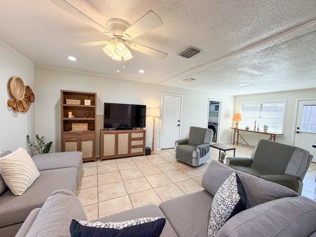 306 RIVER OAKS DR, Jefferson, TX 75657