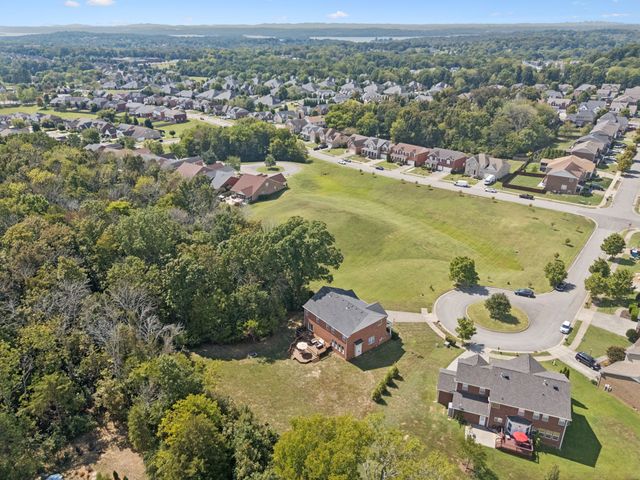 2053 Hawks Nest Ct, Hermitage, TN 37076