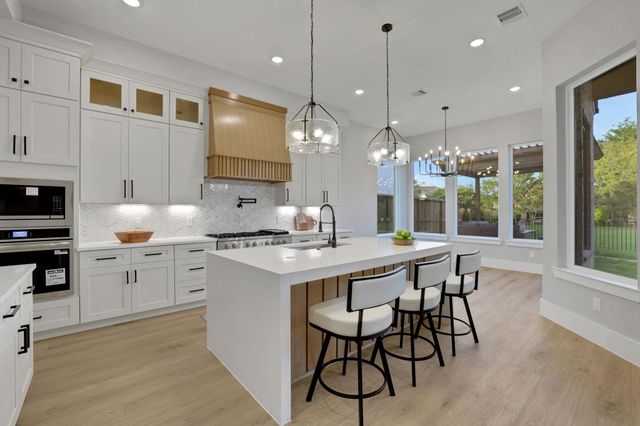 18 Waterford Way, Montgomery, TX 77256