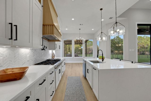 18 Waterford Way, Montgomery, TX 77256