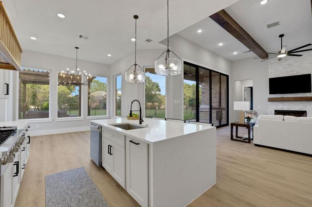 18 Waterford Way, Montgomery, TX 77256