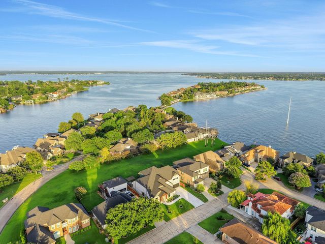 18 Waterford Way, Montgomery, TX 77256