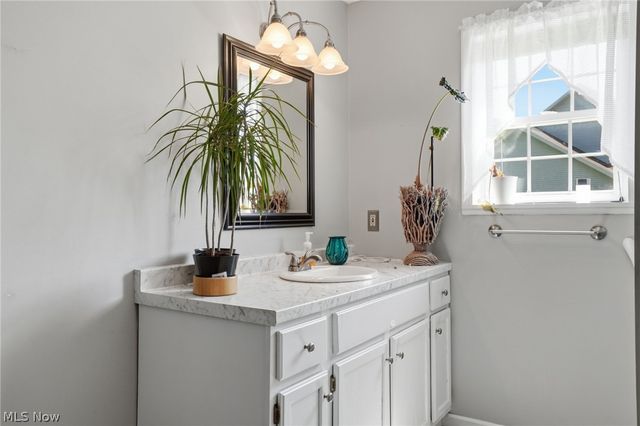 7288 Fieldstone Avenue, Conneaut, OH 44030