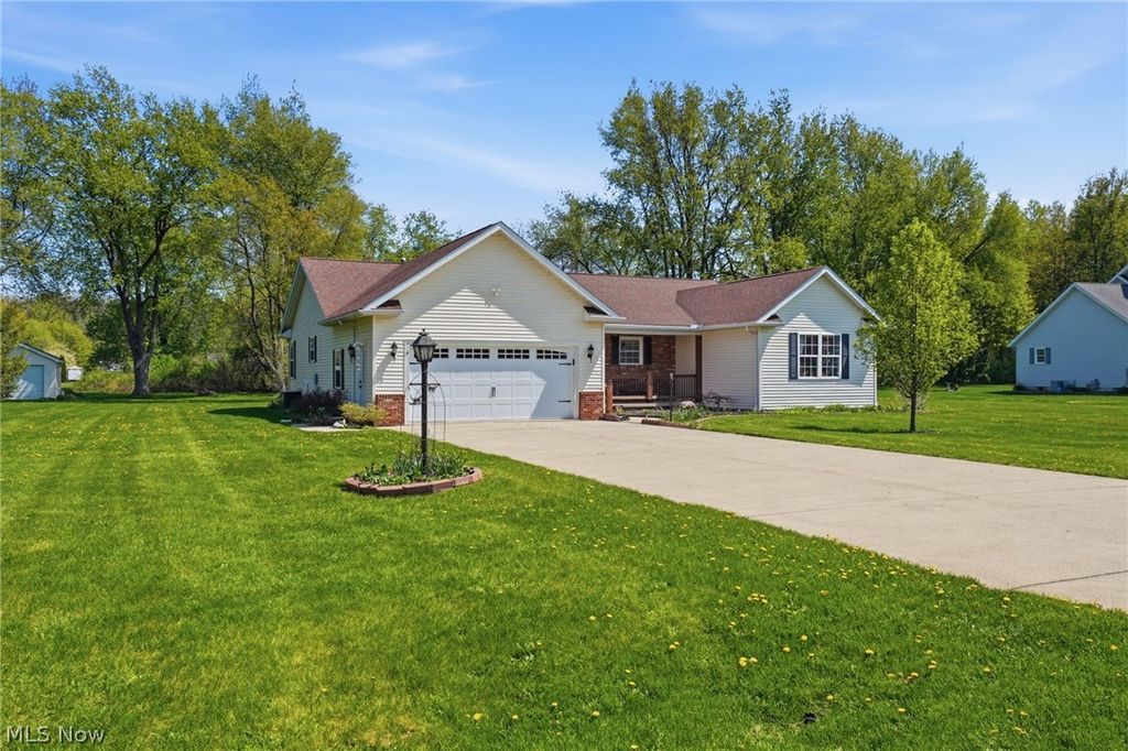 7288 Fieldstone Avenue, Conneaut, OH 44030
