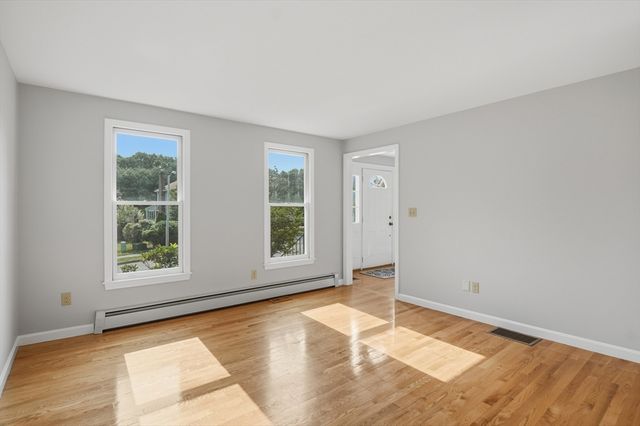 22 Wachusett Cir, Shrewsbury, MA 01545