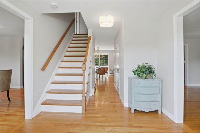 22 Wachusett Cir, Shrewsbury, MA 01545