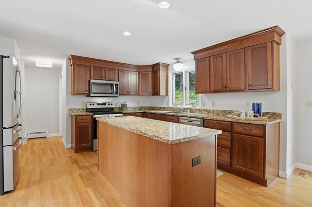 22 Wachusett Cir, Shrewsbury, MA 01545