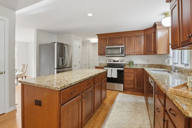 22 Wachusett Cir, Shrewsbury, MA 01545