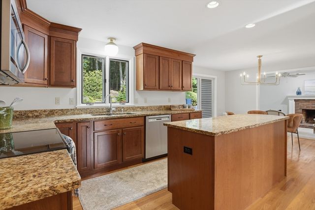 22 Wachusett Cir, Shrewsbury, MA 01545