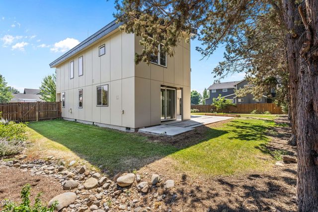 61547 SE Lincoln Lane, Bend, OR 97702