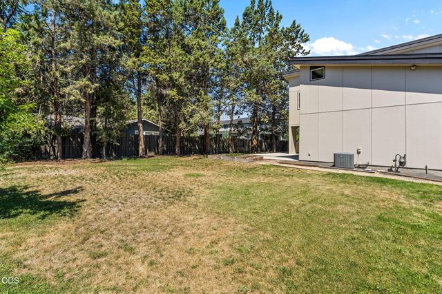 61547 SE Lincoln Lane, Bend, OR 97702