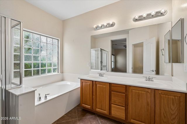 4533 E GLENEAGLE Drive, Chandler, AZ 85249