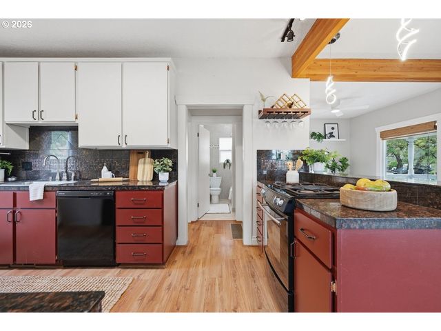 914 Ne 92ND Ave, Portland, OR 97220